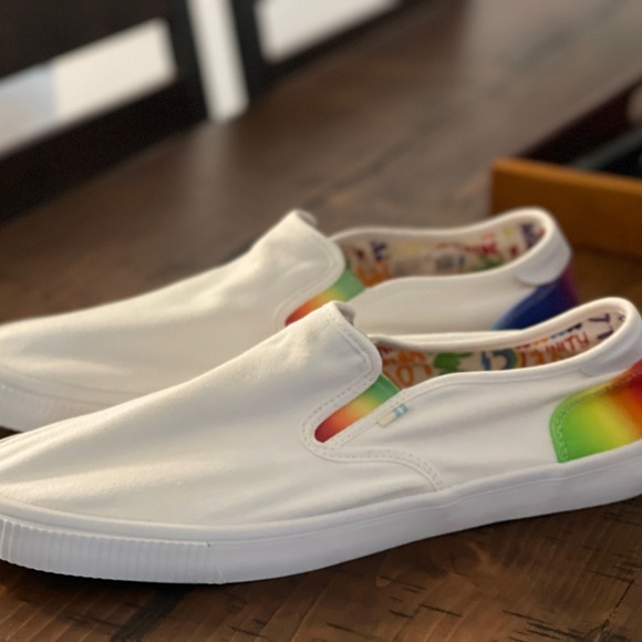 Tom’s Baja Unity Rainbow Men’s Size 9.5 Canvas Shoes - Stylish and Sustainable! - Picture 5 of 6